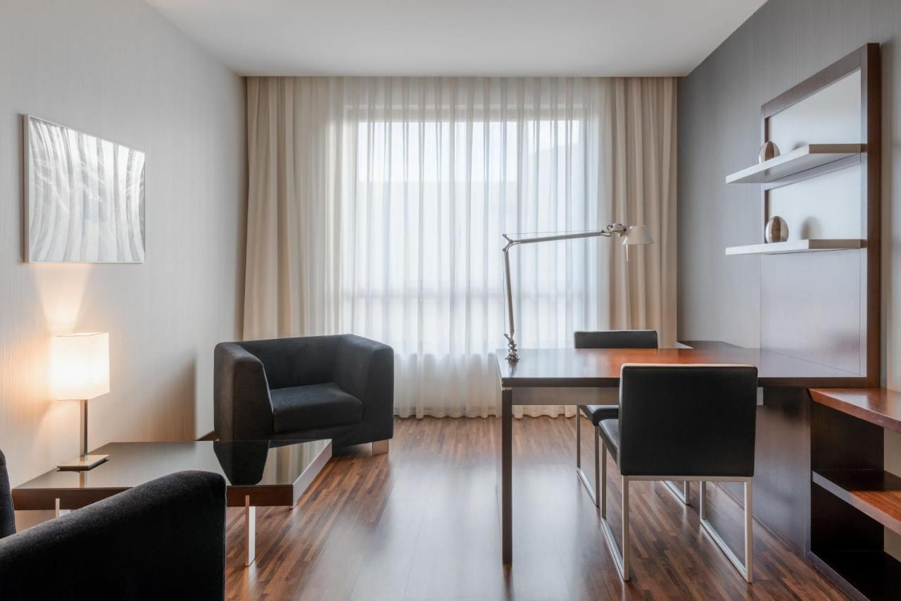 Ac Hotel By Marriott Madrid Airport Coslada Exterior foto