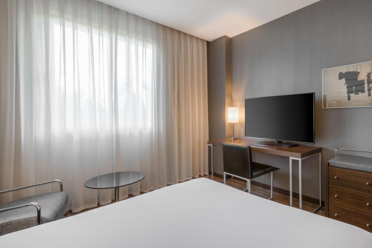 Ac Hotel By Marriott Madrid Airport Coslada Exterior foto