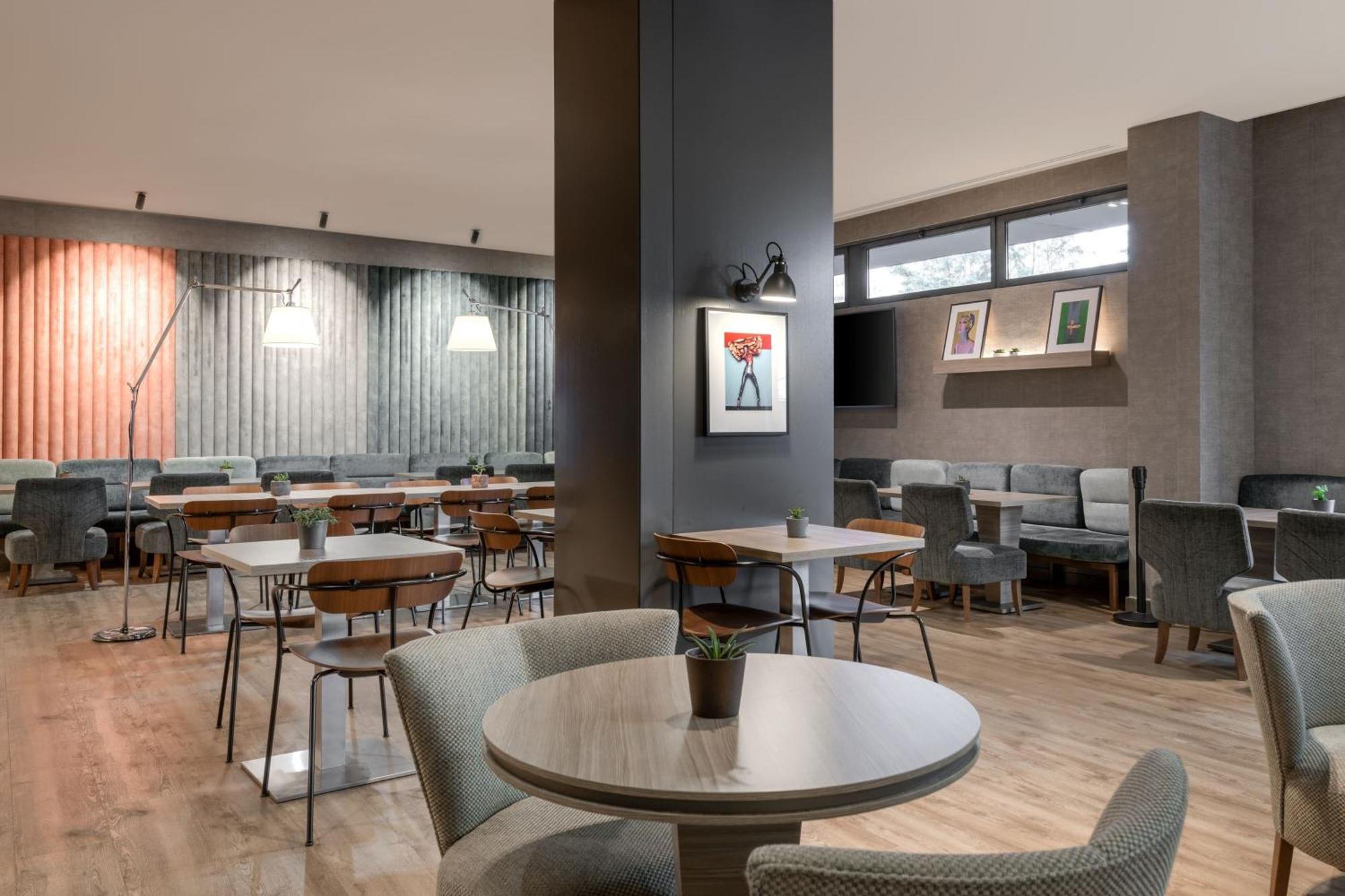 Ac Hotel By Marriott Madrid Airport Coslada Exterior foto
