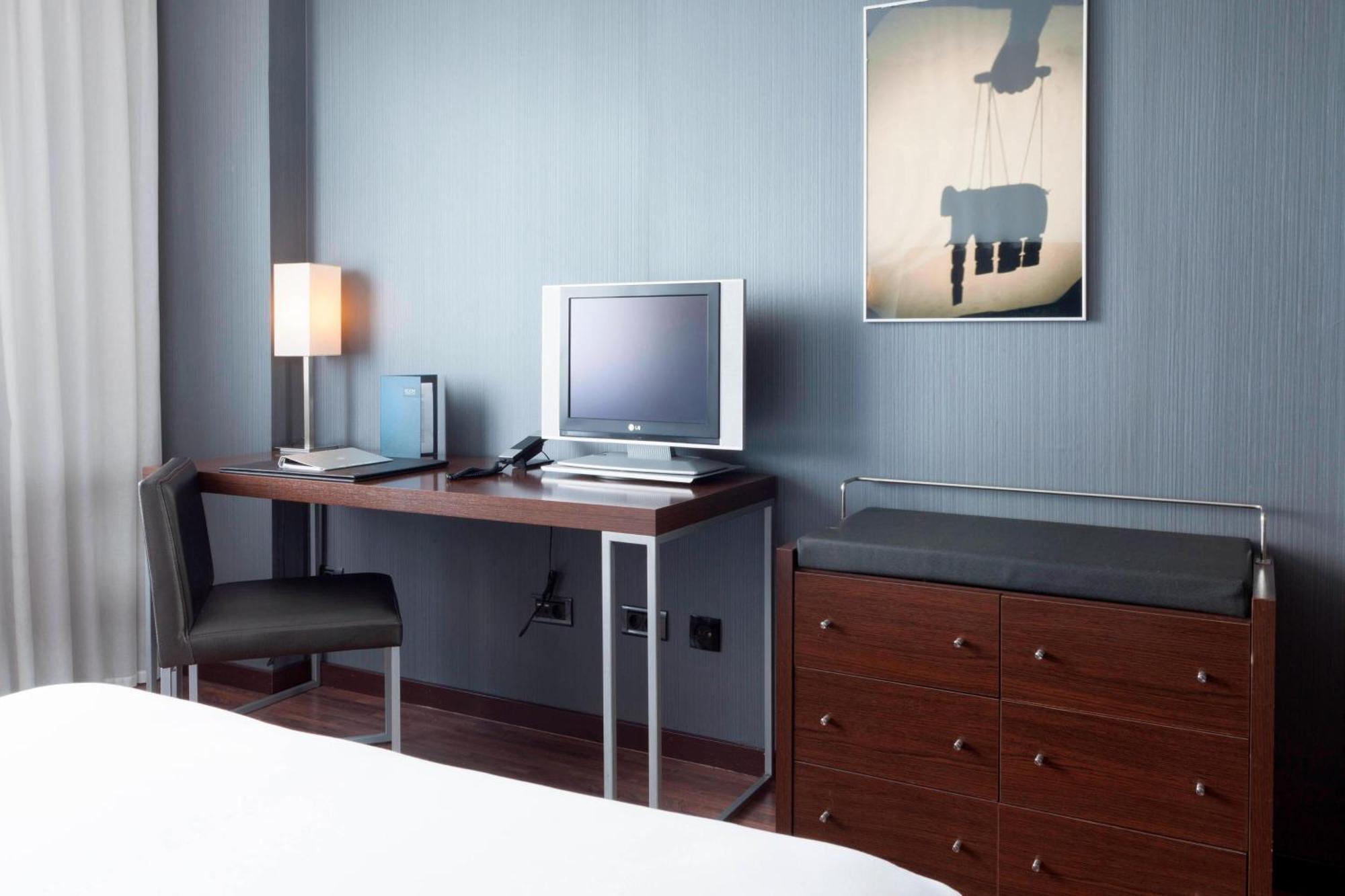 Ac Hotel By Marriott Madrid Airport Coslada Exterior foto