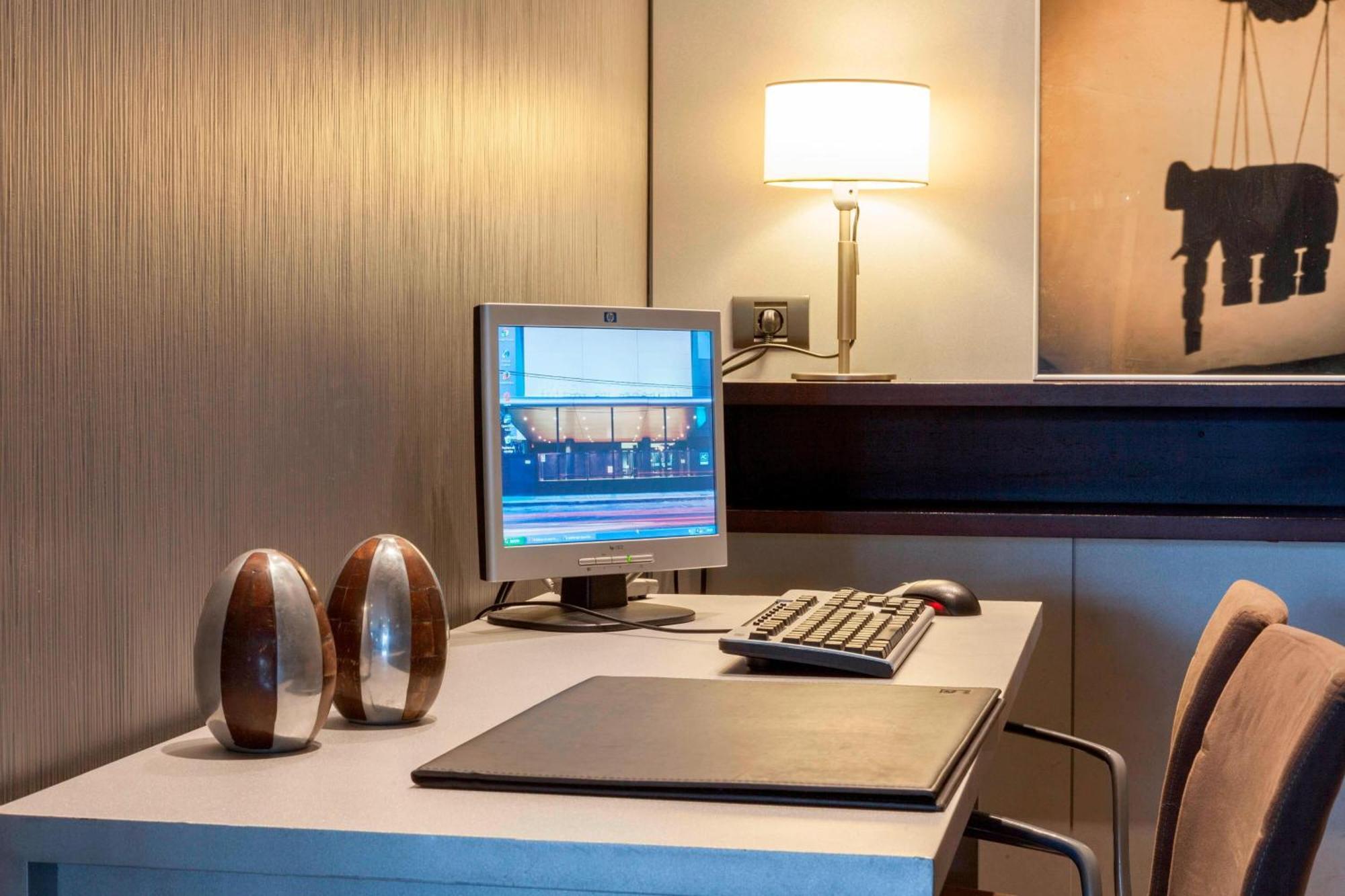 Ac Hotel By Marriott Madrid Airport Coslada Exterior foto