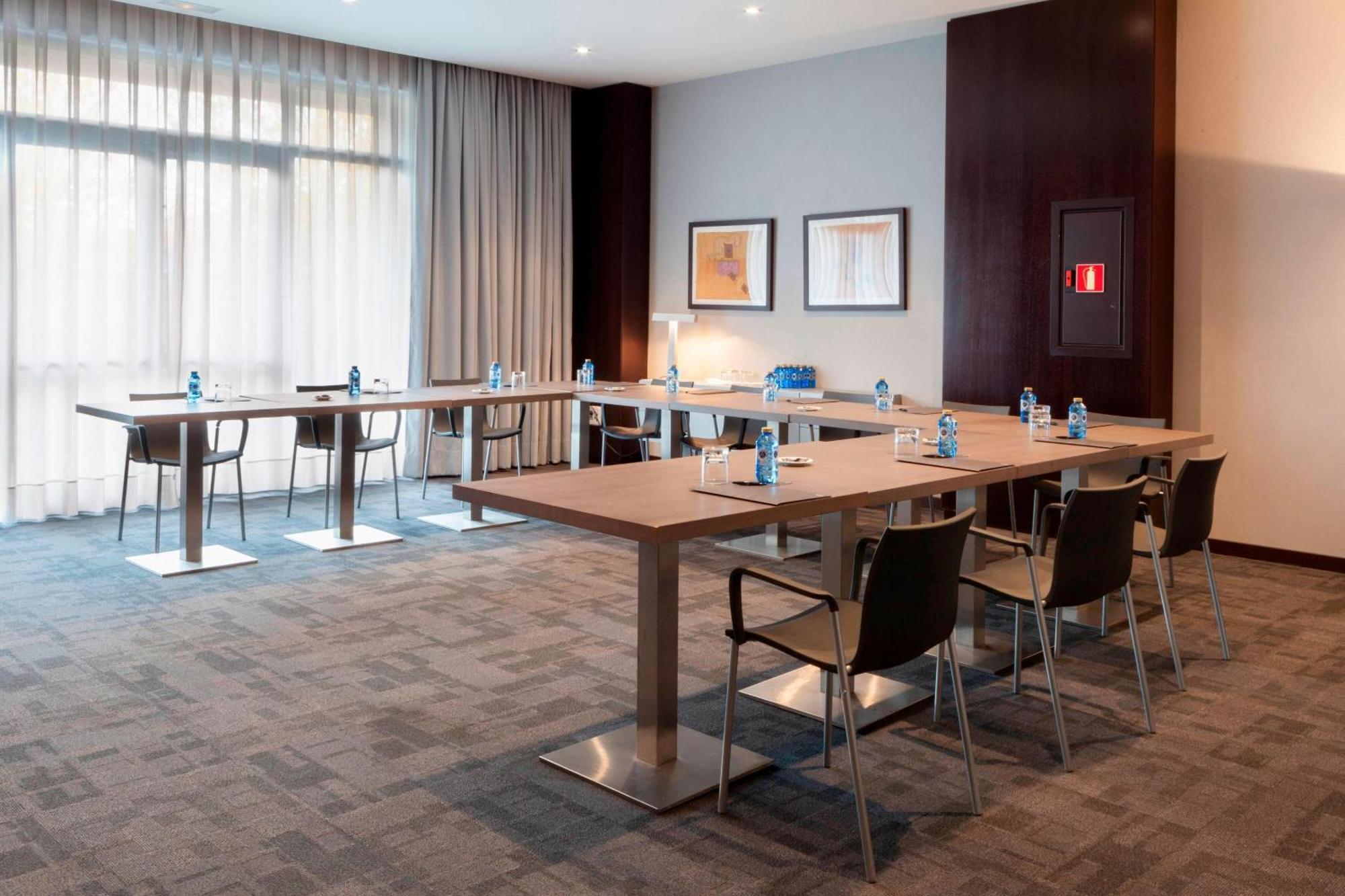 Ac Hotel By Marriott Madrid Airport Coslada Exterior foto