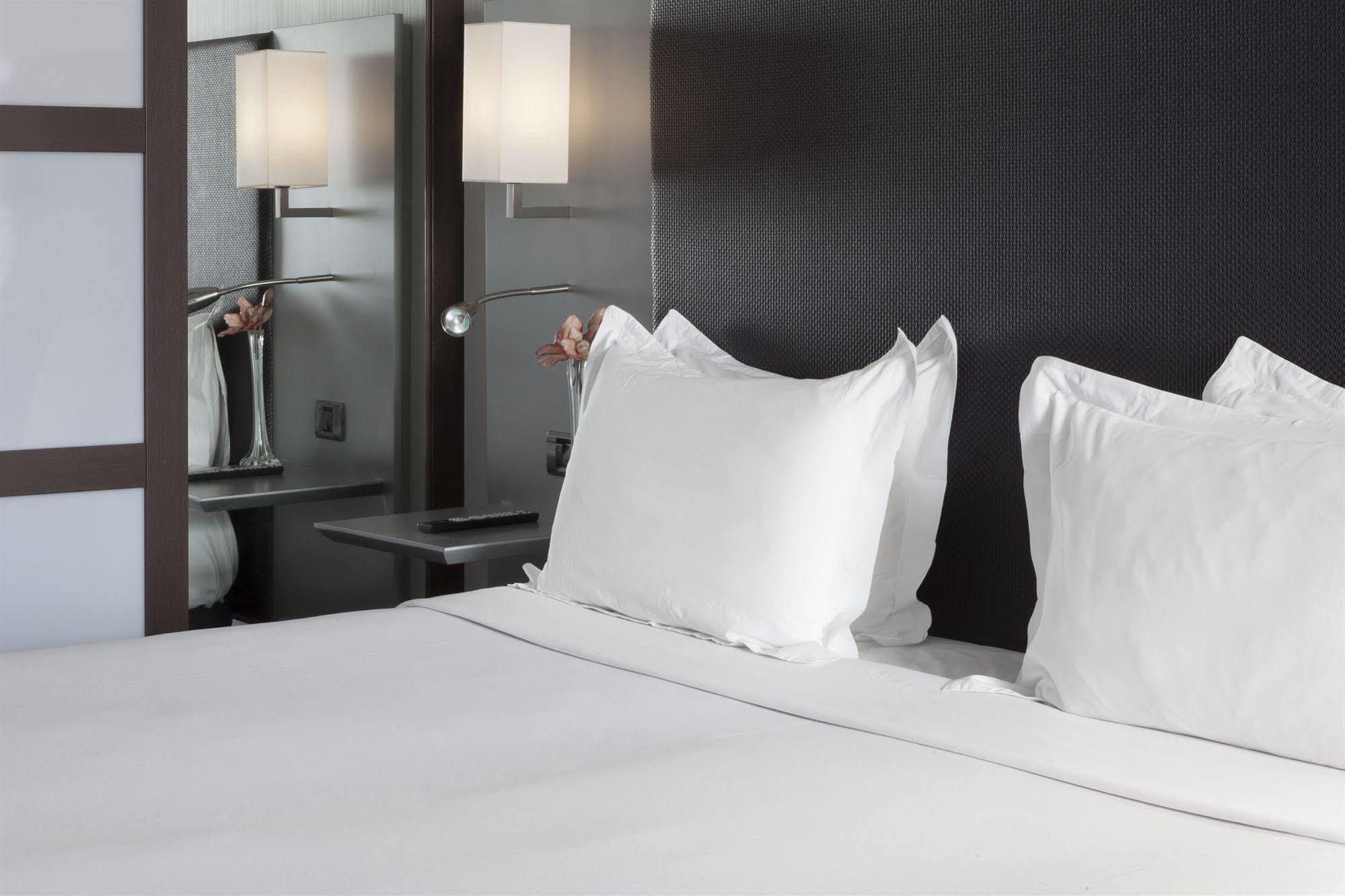 Ac Hotel By Marriott Madrid Airport Coslada Exterior foto
